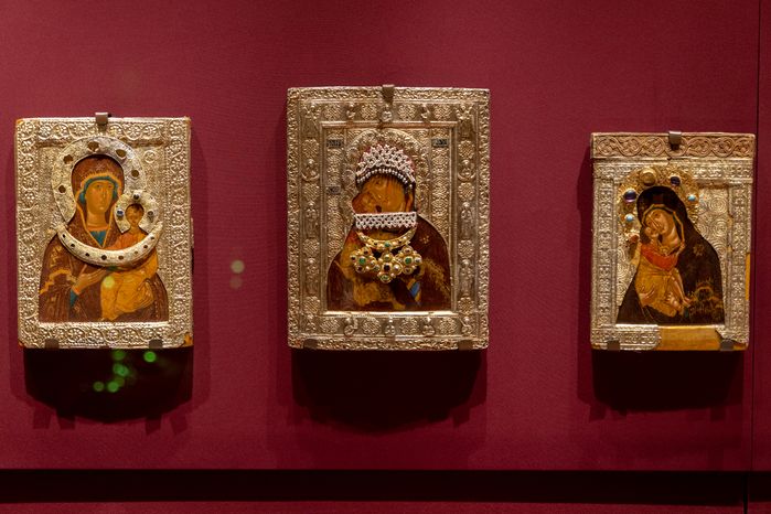 Ризница. Экспозиция Реликвия и сокровища Троице-Сергиева монастыря XI-XVII веков