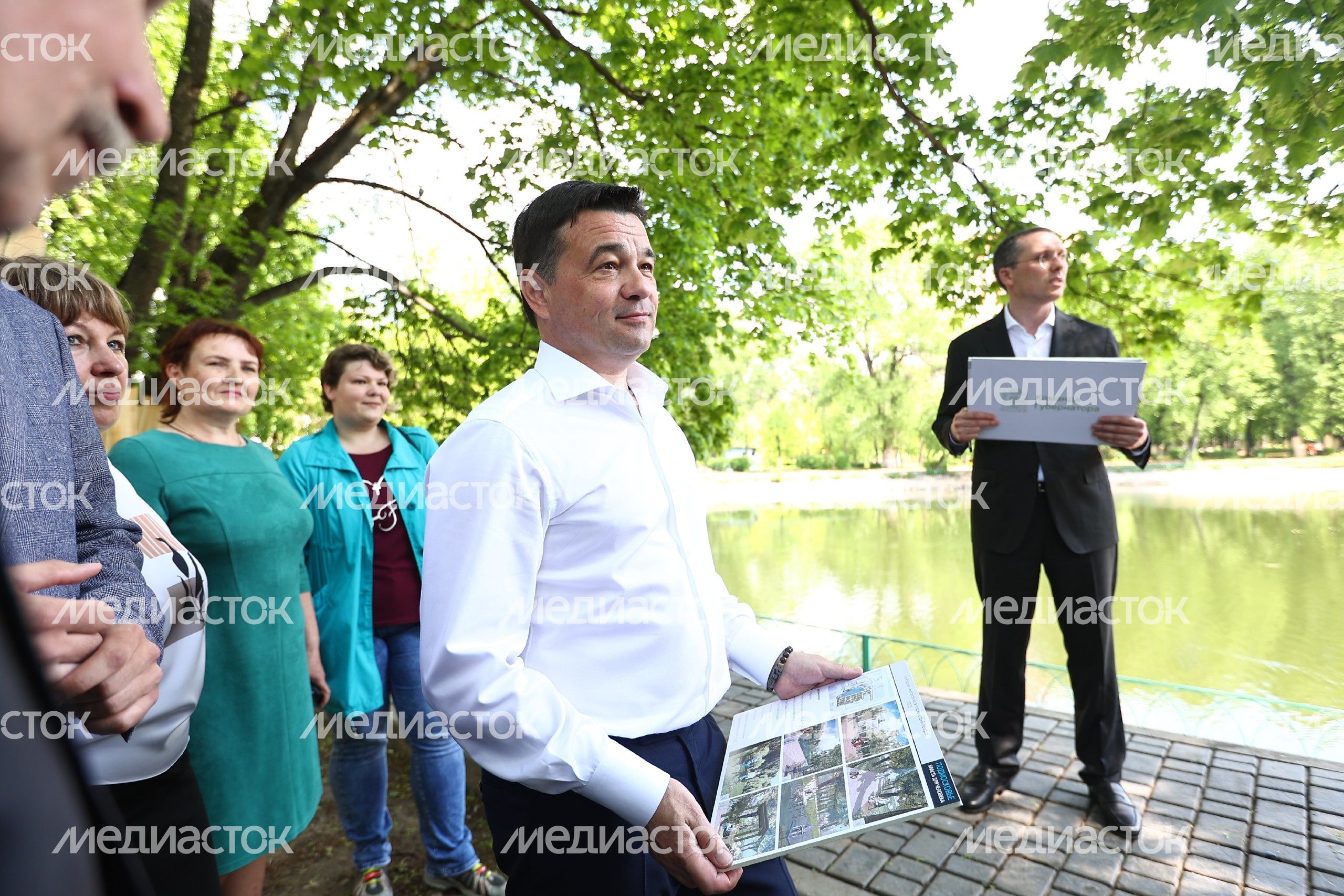 Проверка губернатором Подмосковья хода благоустройства парка усадьбы Крафта в Королеве