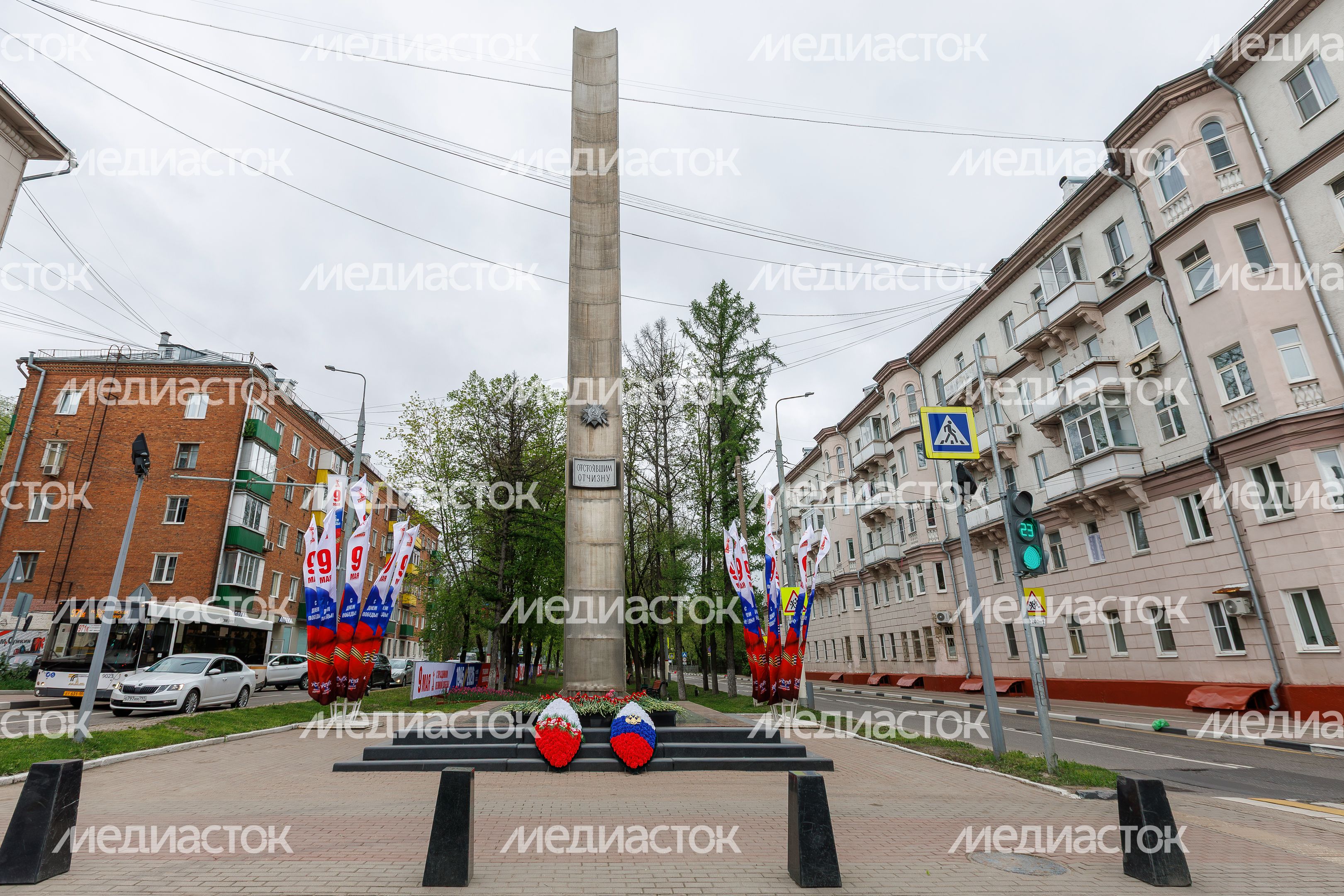 Весенние виды города Химки. Обелиск «Отстоявшим Отчизну» на площади Победы Весенние виды города Химки. Обелиск «Отстоявшим Отчизну» на площади Победы