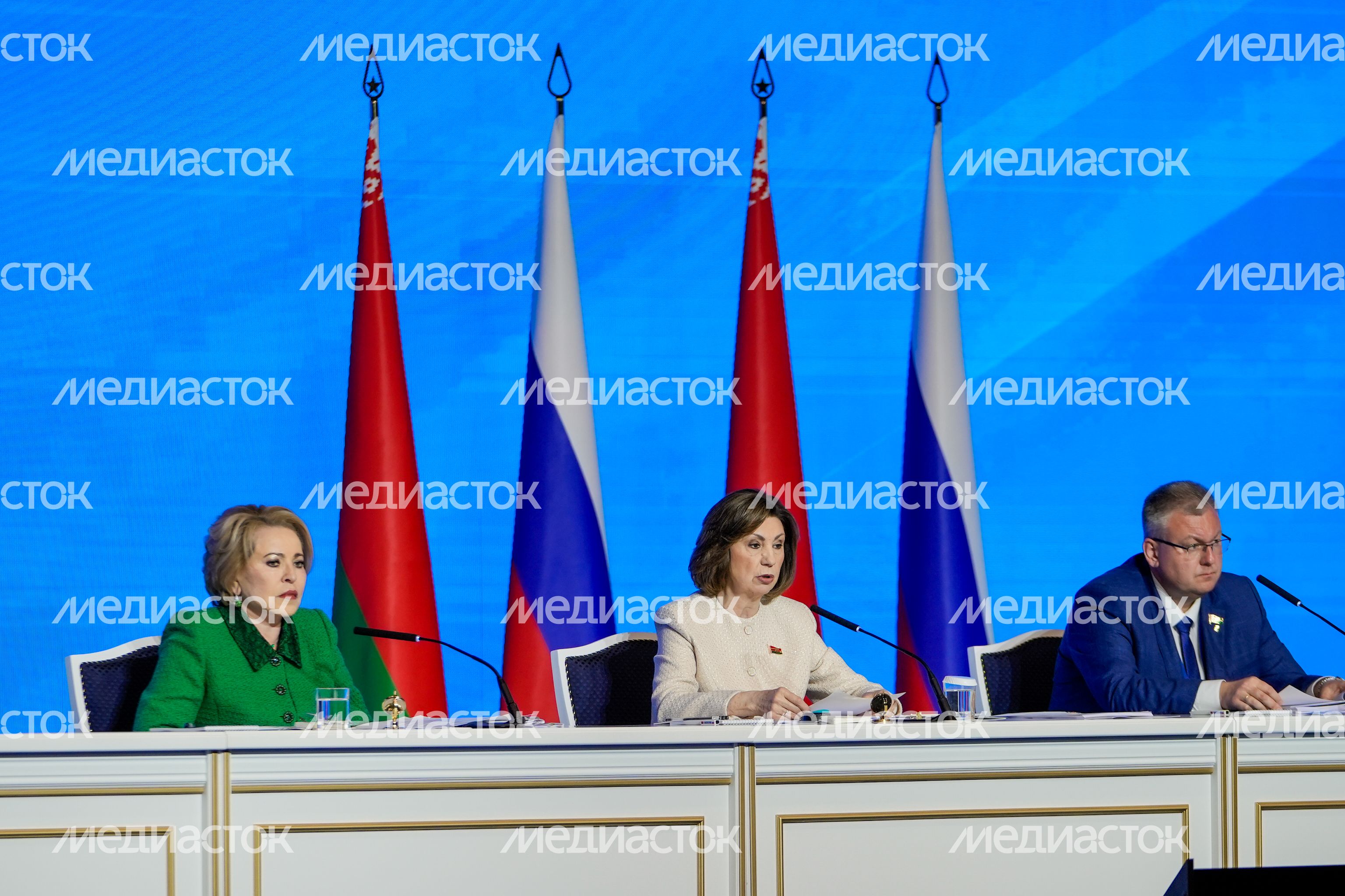 Пленарное заседание XIII Форума регионов Беларуси и России Пленарное заседание XIII Форума регионов Беларуси и России