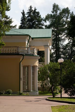 Выставка "Здесь Немирович" в музее-заповеднике "Горки Ленинские"