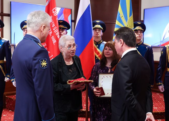 Родственникам легендарного лётчика Николая Терёхина передали "Золотую Звезду" Героя России