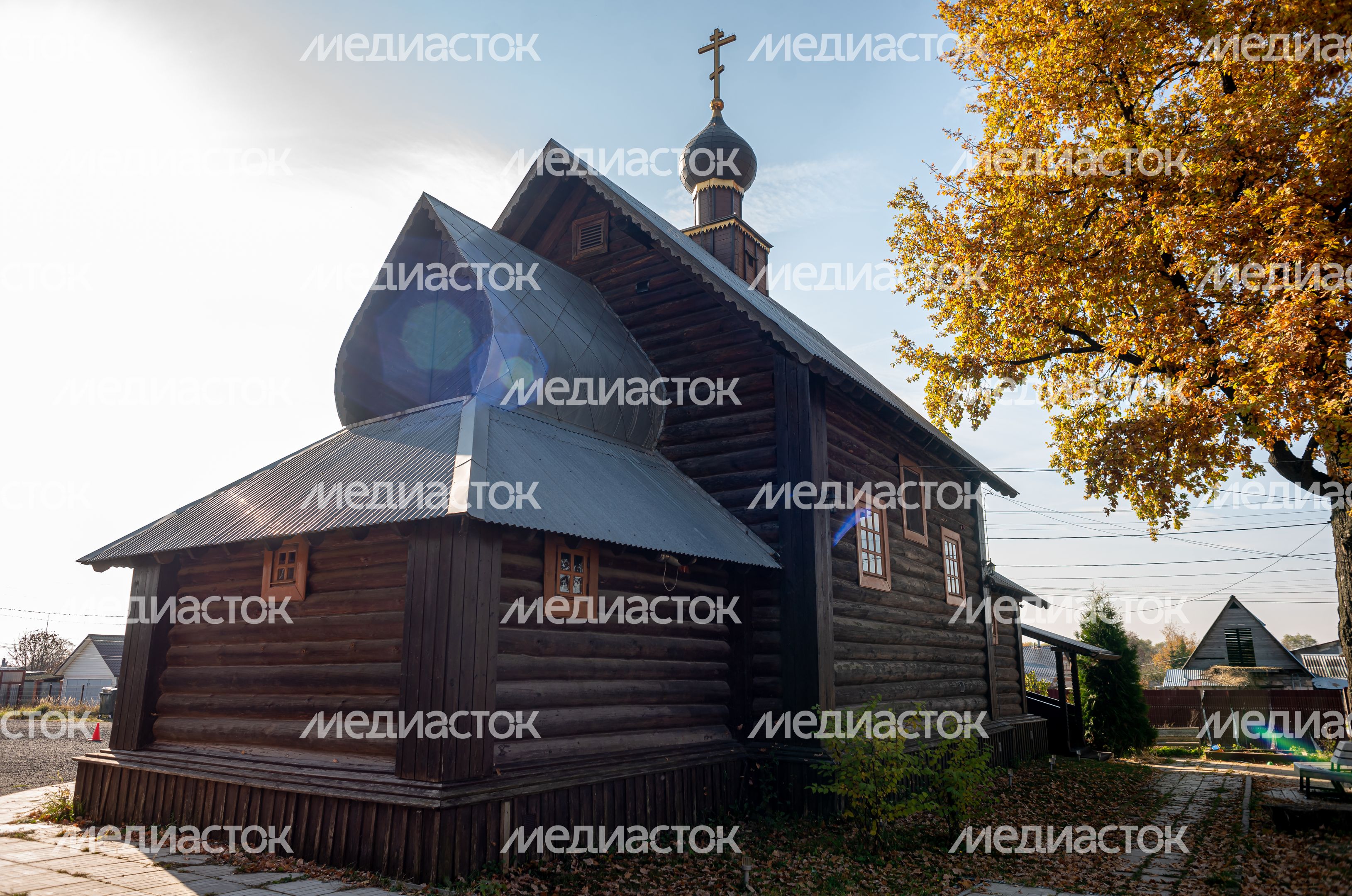 Осенние виды Церкви Иоанна Златоуста в Козино