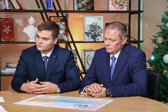 Встреча Андрея Воробьева с учеником дубненской гимназии Григорием Егоровым и его отцом
