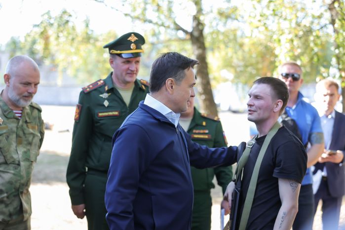 Андрей Воробьев проверил работу пункта отбора на военную службу по контракту в Балашихе