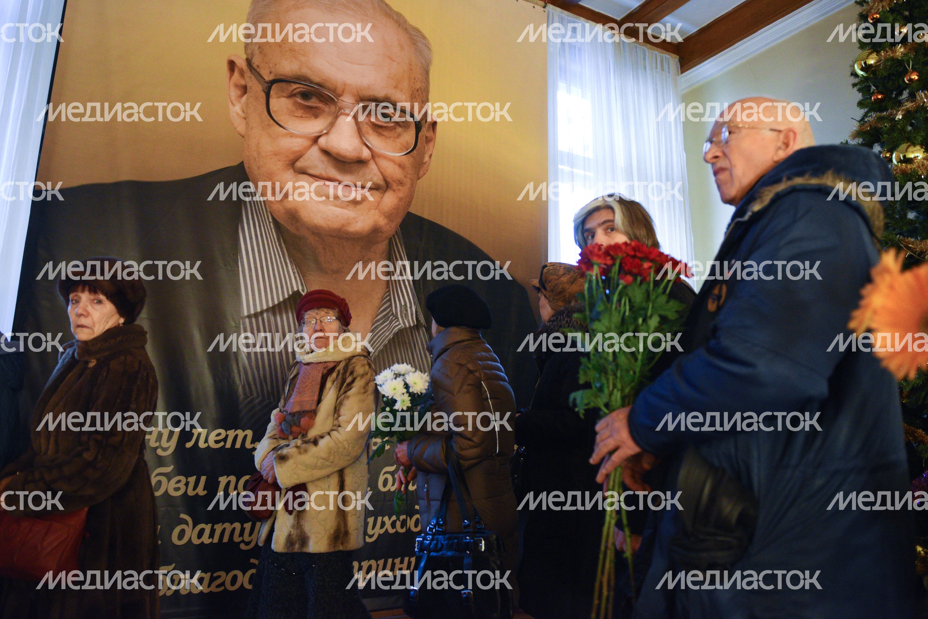 Церемония прощания с кинорежиссером Эльдаром Рязановым Церемония прощания с кинорежиссером Эльдаром Рязановым