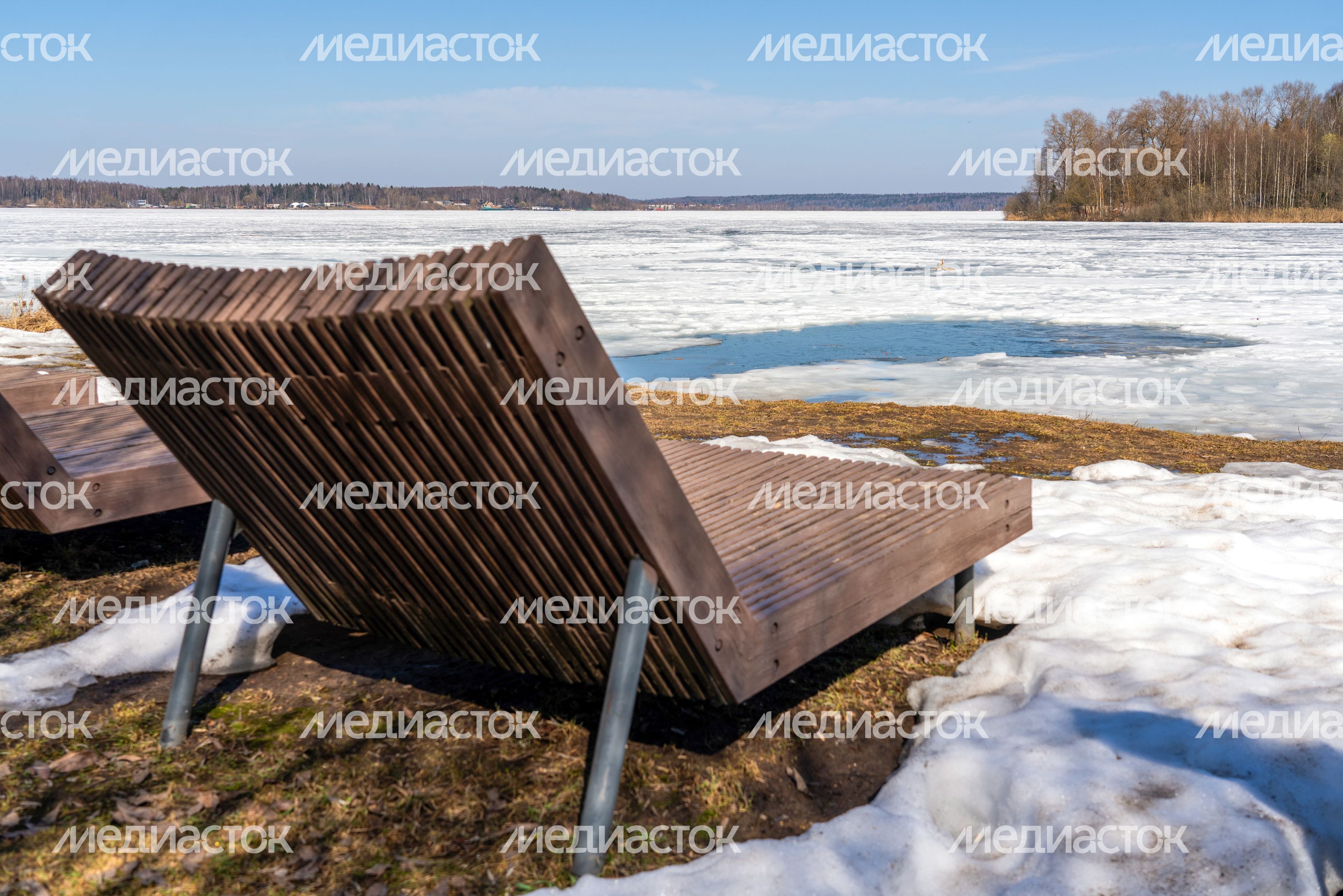 Весна на набережной озера Сенеж в Солнечногорске