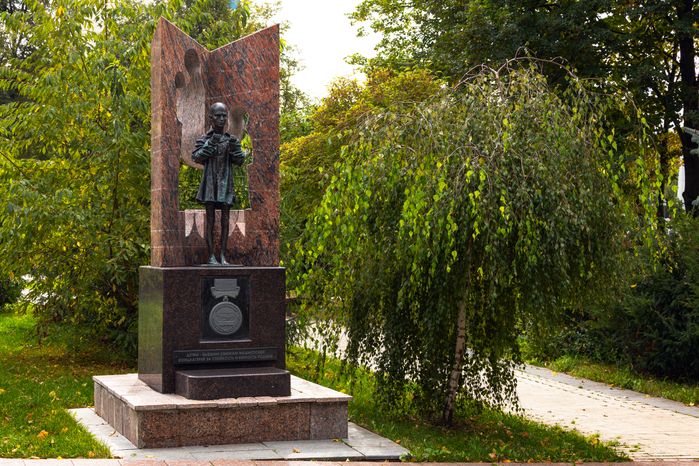 Мемориал «Детям - бывшим узникам фашистских концлагерей» на аллее Славы города Видное Ленинского округа