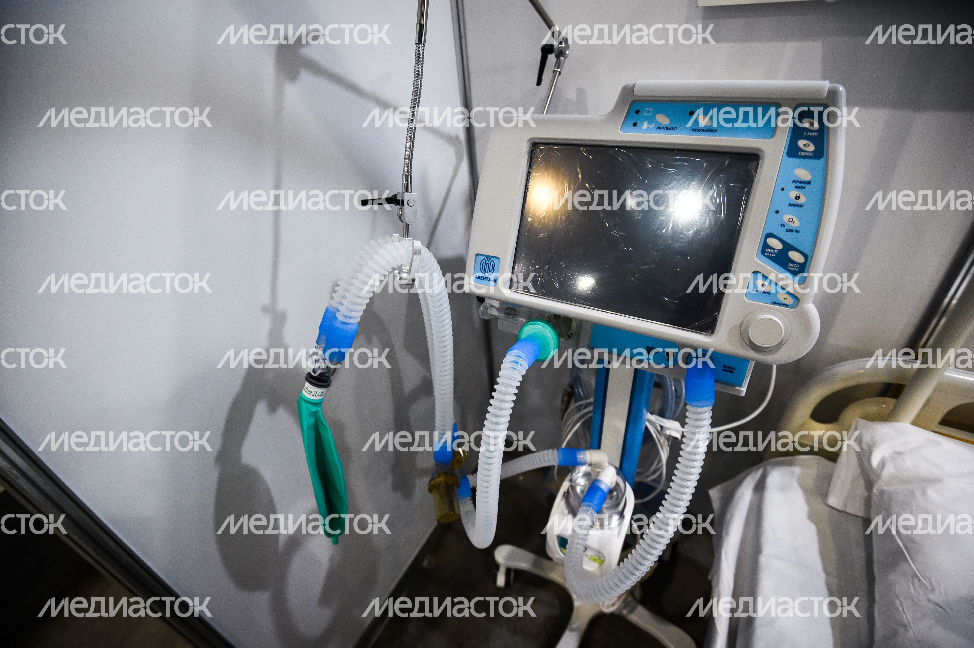 Госпиталь для пациентов с коронавирусом в «Крокус Экспо»