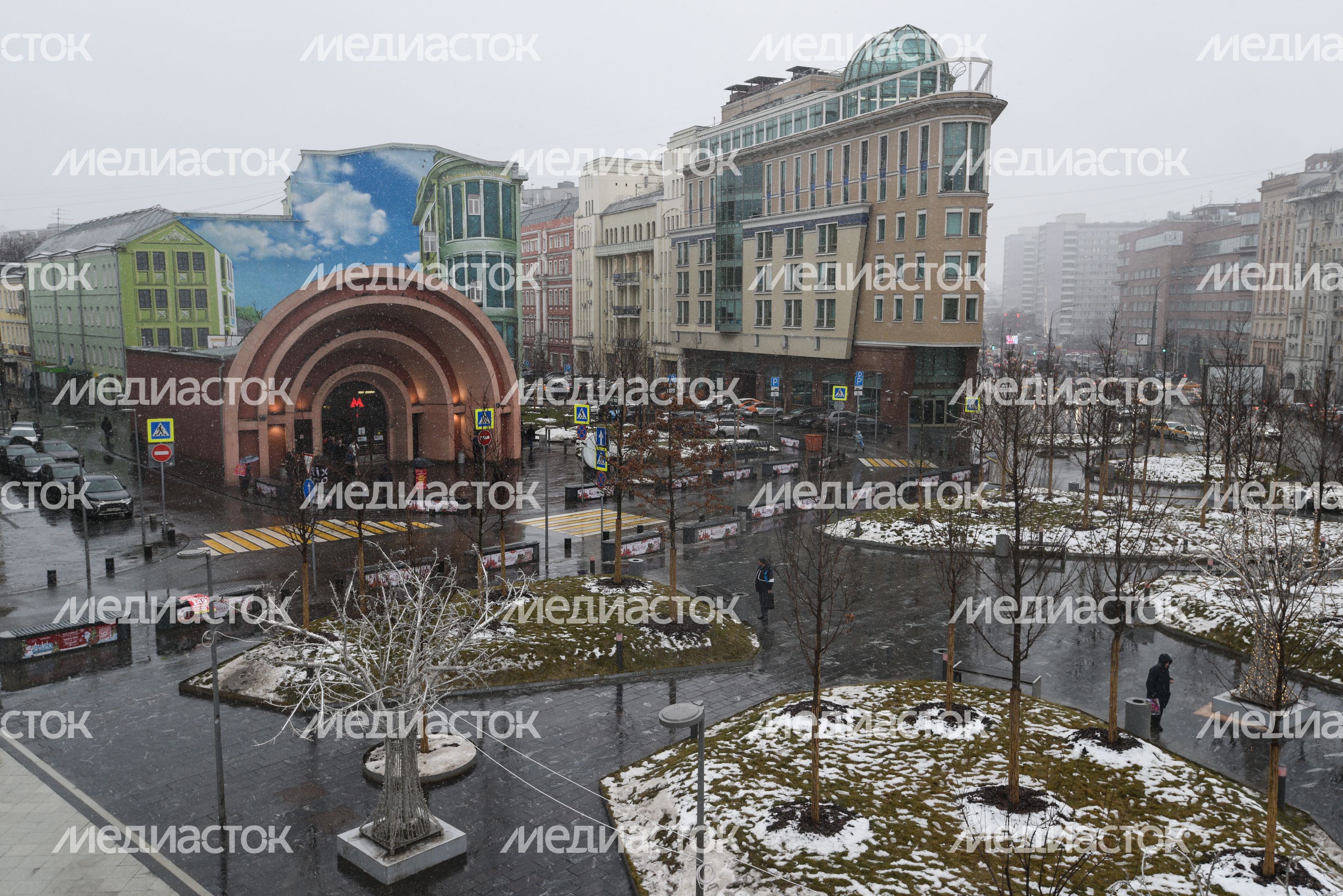 Демонтаж и складирование новогодних елок в Москве