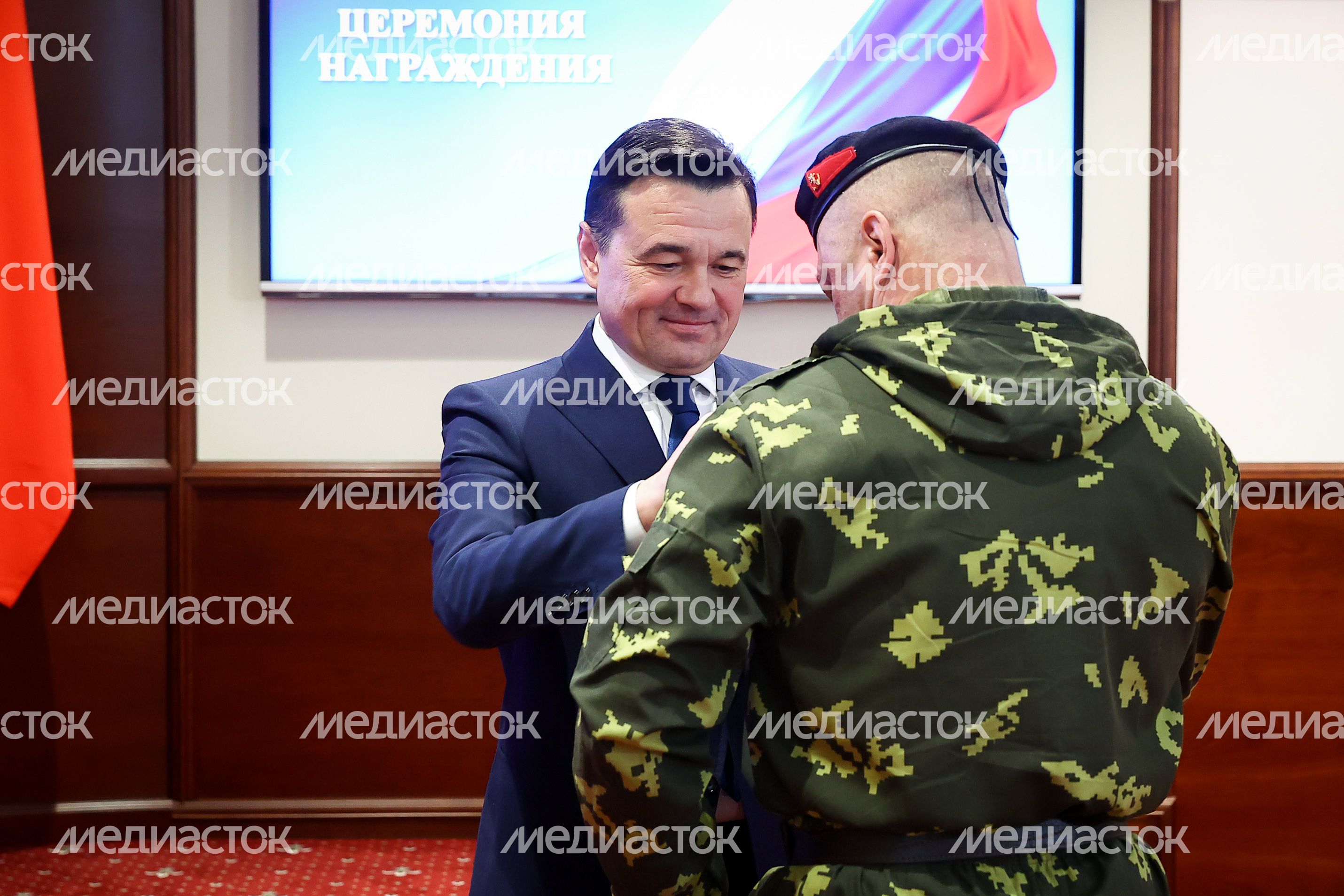 Награждение добровольцев из отряда «БАРС» Губернатором Подмосковья