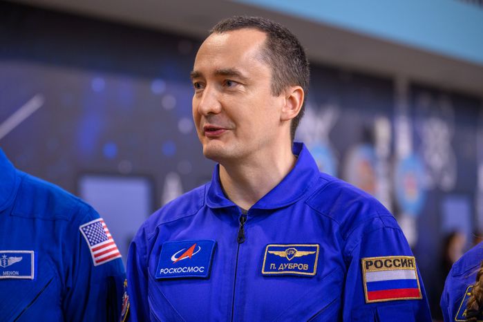 Член основного экипажа космонавтов МКС-75 Петр Дубров на комплексной тренировке в Звездном городке