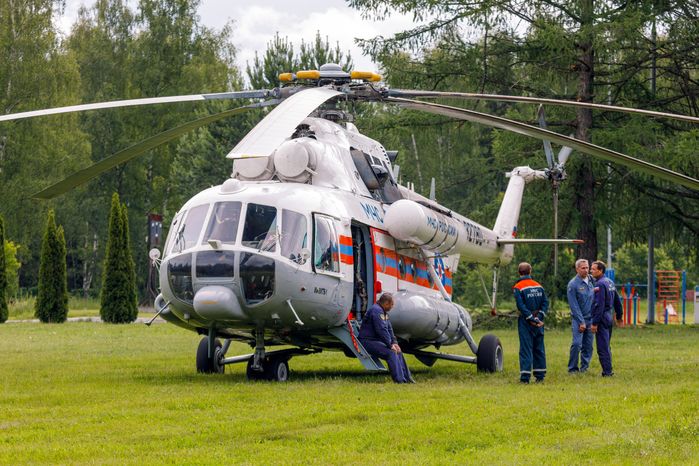 Вертолет МЧС России на тренировке спасательной операции космонавтов в Звездном городке