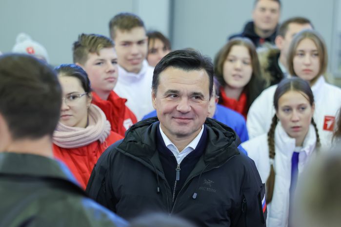 Андрей Воробьев навестил пилотажные группы на авиабазе в Кубинке