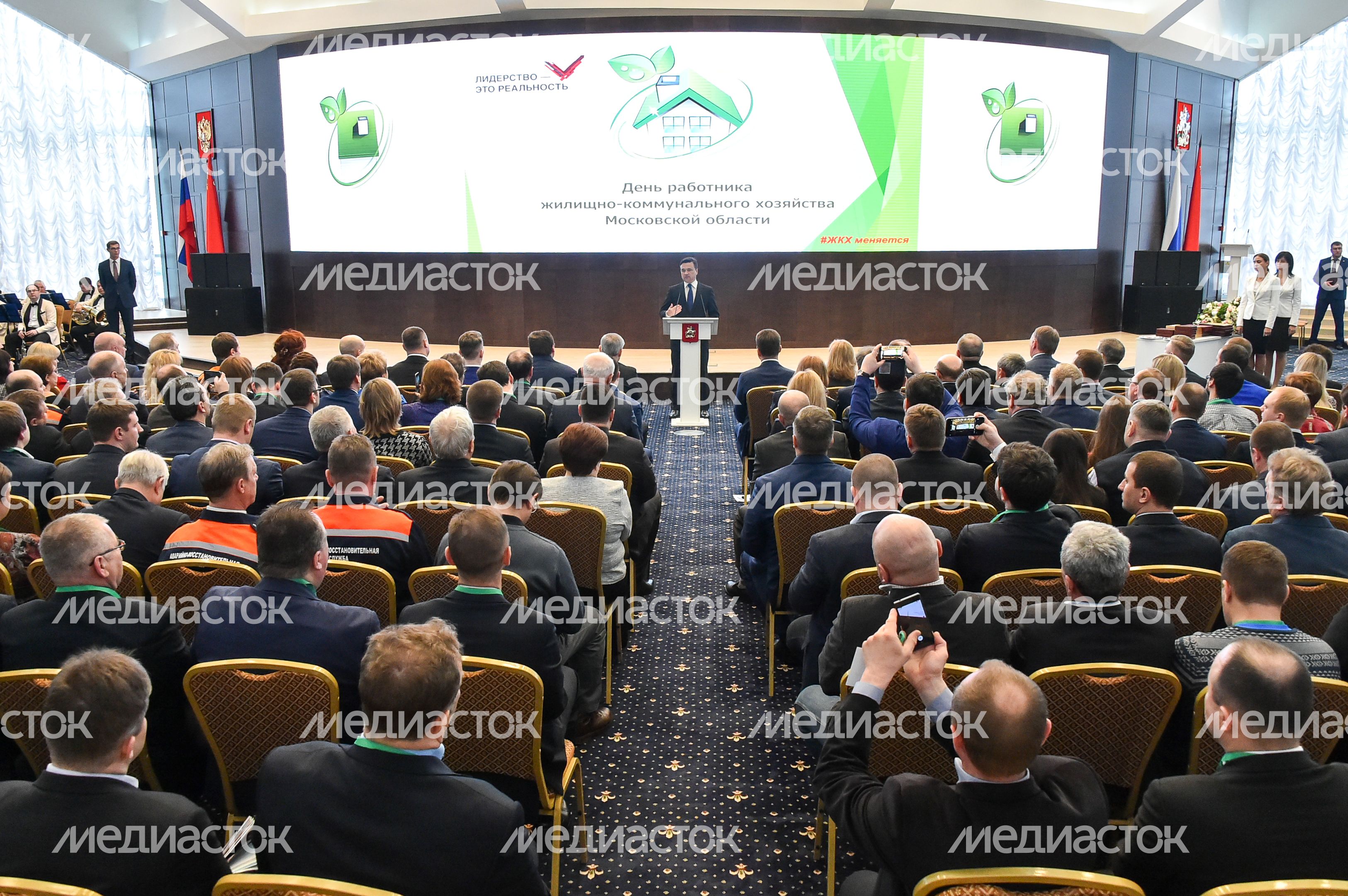 Губернатор принял участие в мероприятиях, посвященных Дню работника ЖКХ