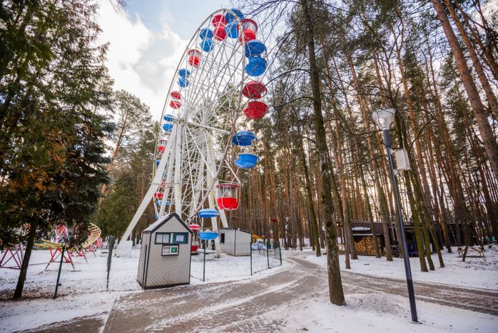 Колесо обозрения в парке культуры и отдыха «Елочки» в Домодедово