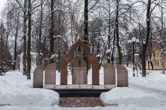 Мемориал "Вечный огонь" в городе Электросталь зимой