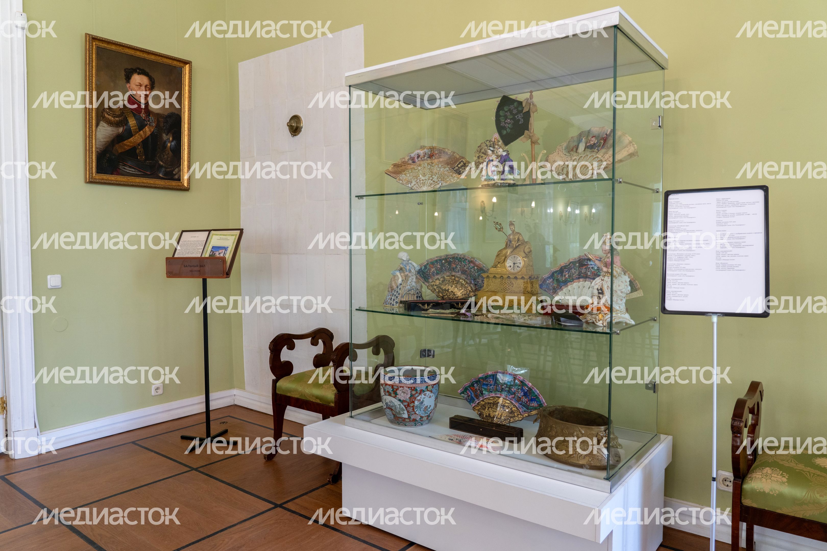 Предметы светской жизни русского дворянства на выставке «Средь шумного бала, случайно» в усадьбе Лопасня-Зачатьевское Предметы светской жизни русского дворянства на выставке «Средь шумного бала, случайно» в усадьбе Лопасня-Зачатьевское