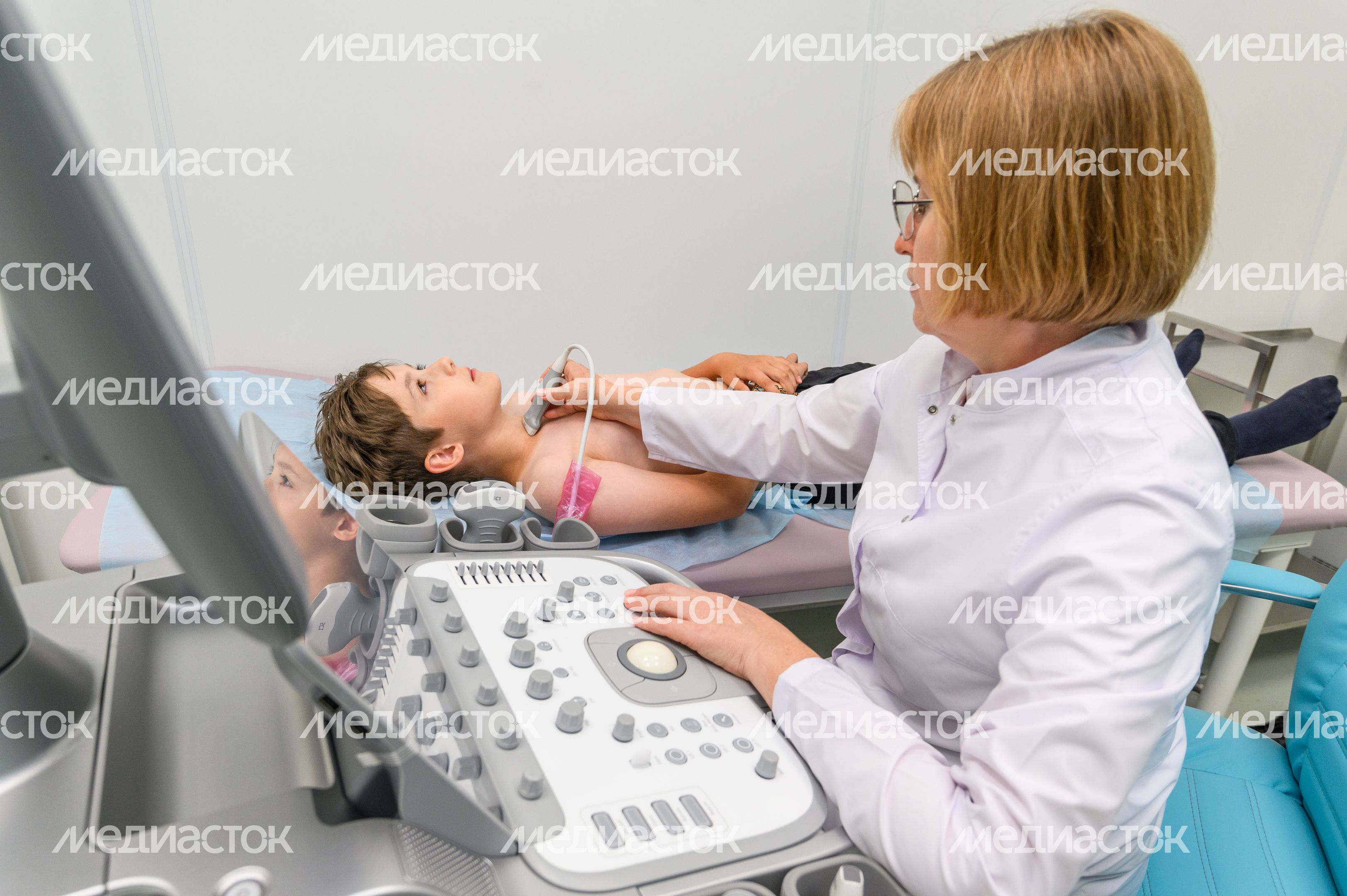 Дети на приеме у врачей в Детском клиническом центре имени Л.М. Рошаля Дети на приеме у врачей в Детском клиническом центре имени Л.М. Рошаля