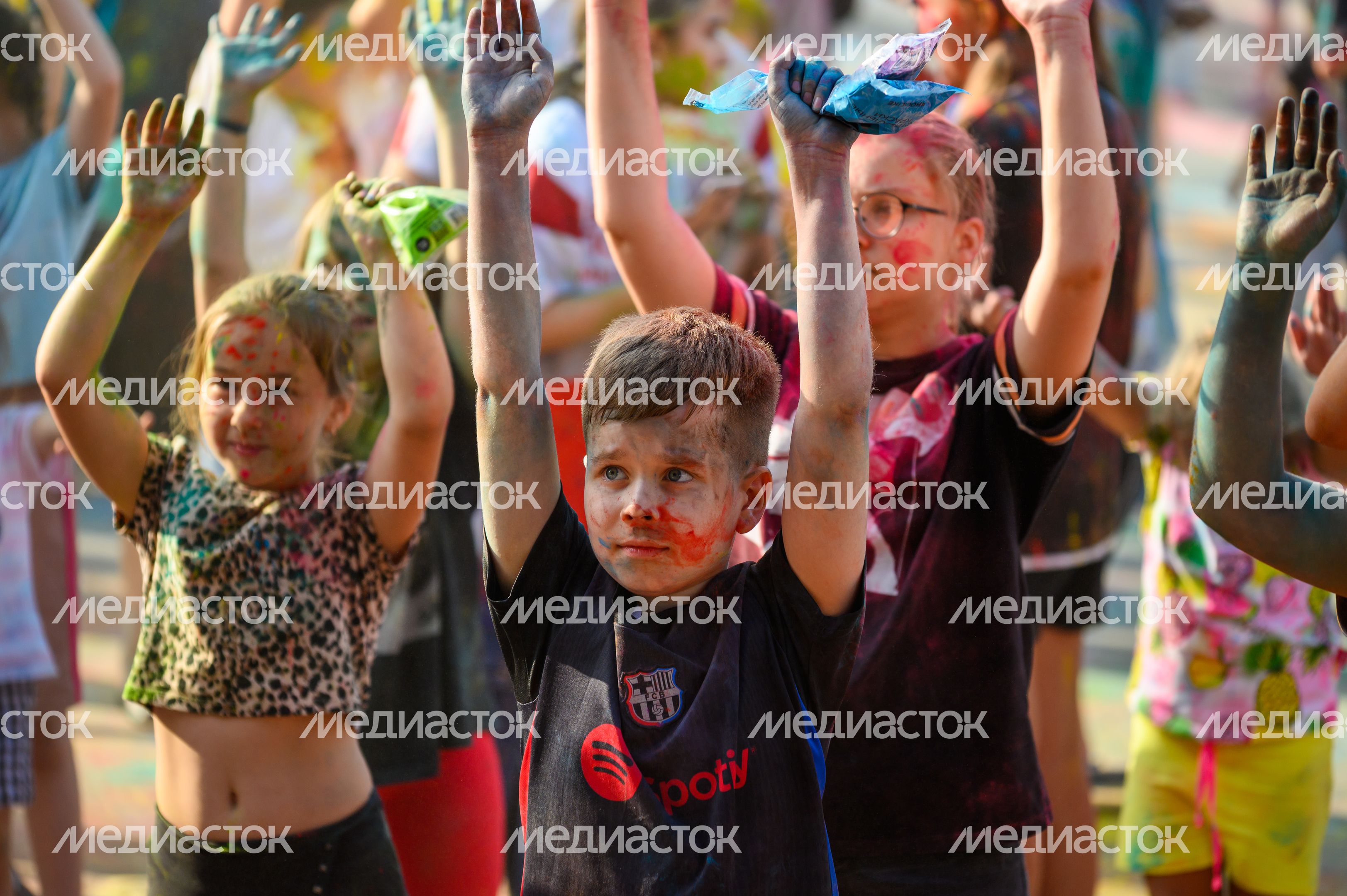 Фестиваль красок Holi Dance в Наташинском парке в Люберцах Фестиваль красок Holi Dance в Наташинском парке в Люберцах