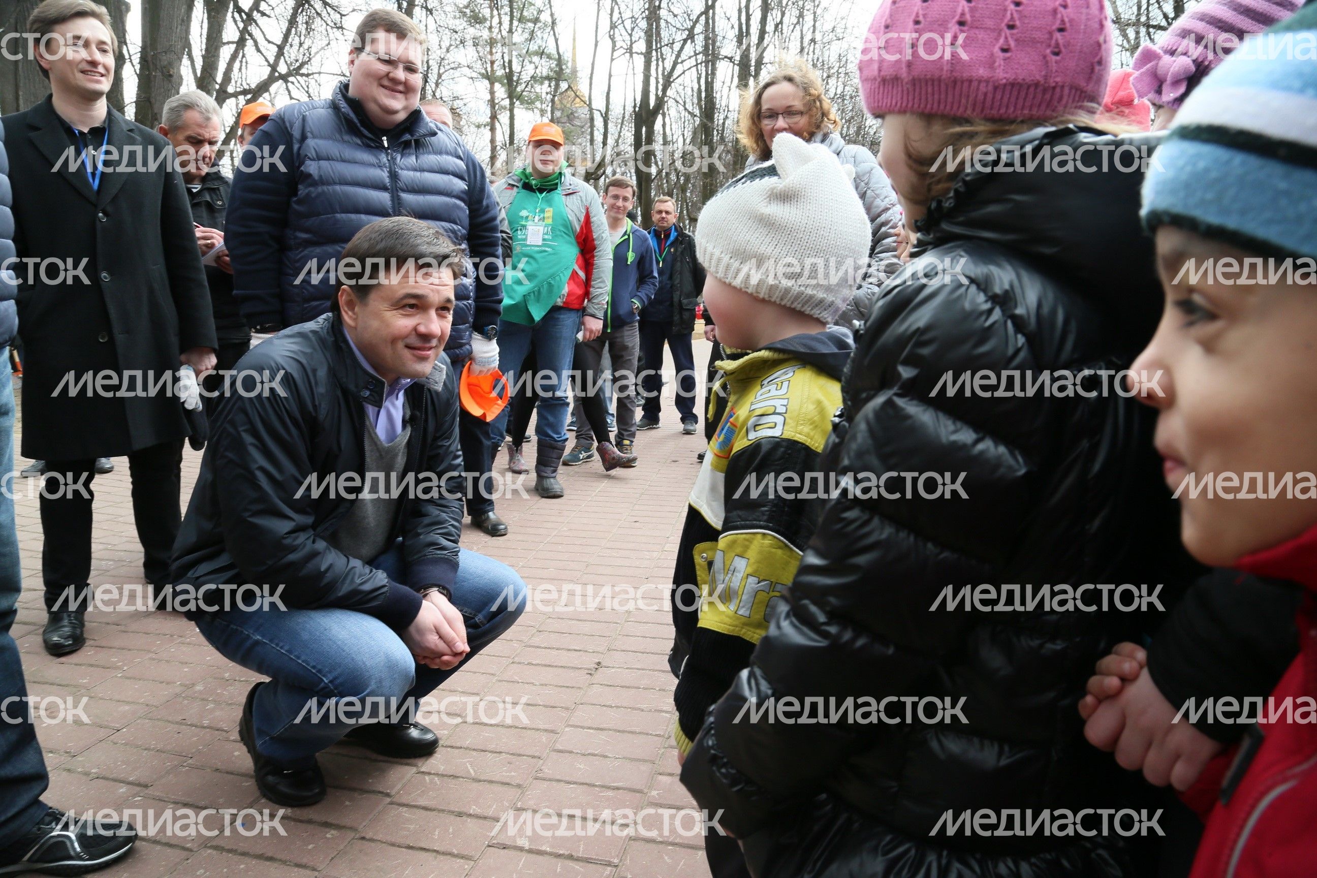 А. Воробьев принял участие в областном субботнике в Раменском районе