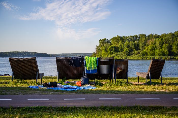 Городской пляж Солнечногорска на берегу озера Сенеж
