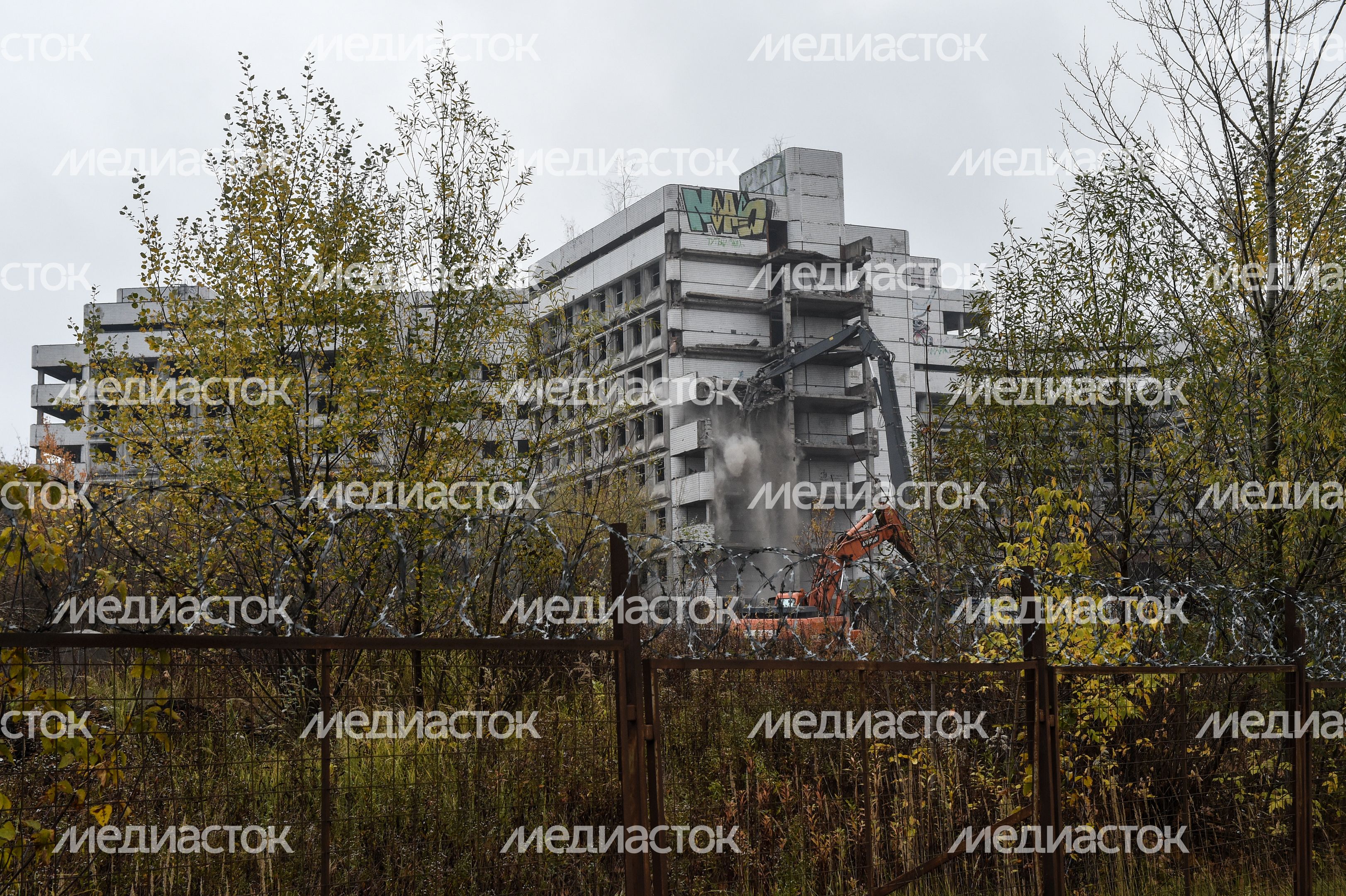 Начало работ по демонтажу Ховринской заброшенной больницы