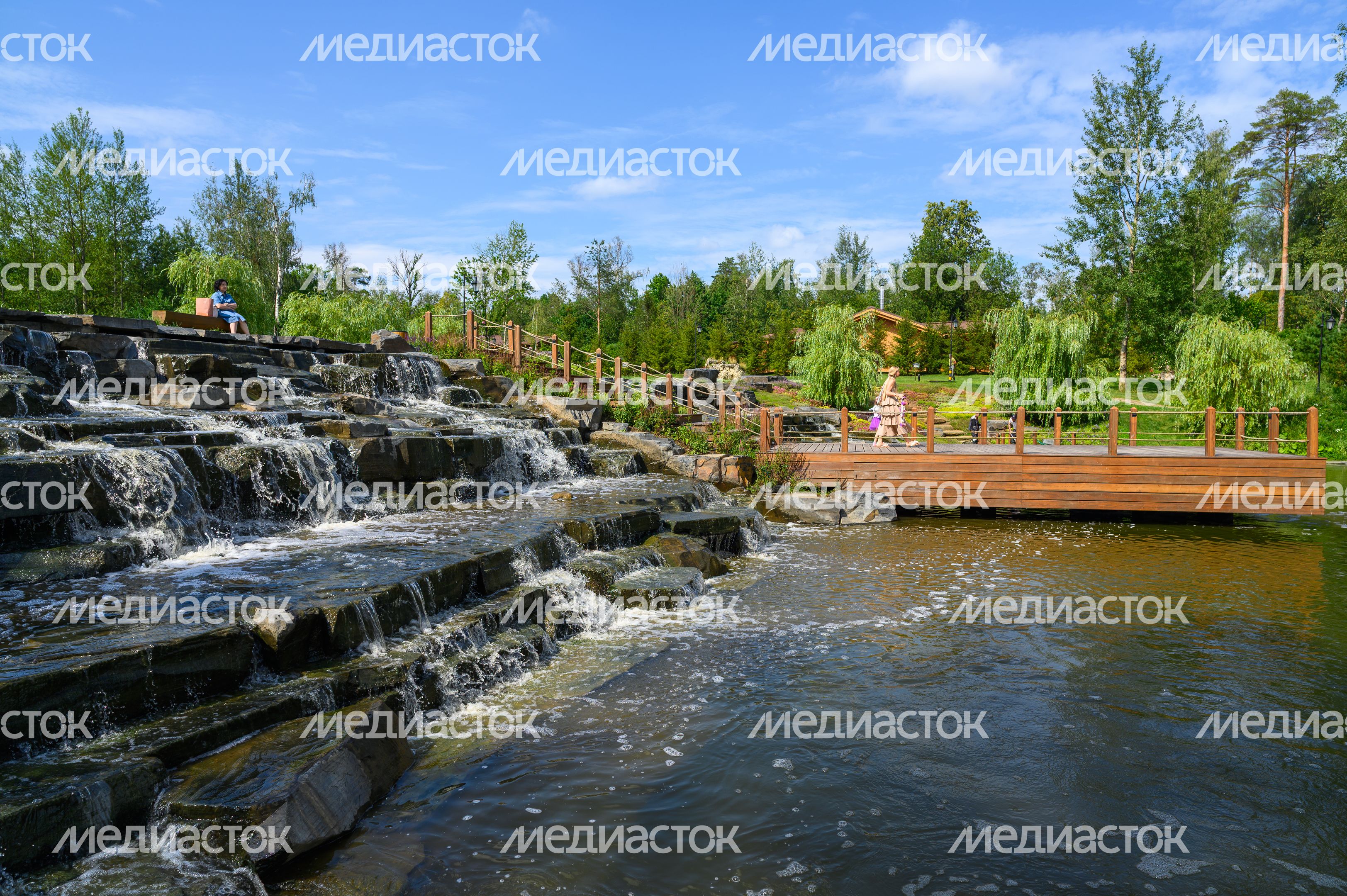 Водопад в лесопарке «Ближняя дача» в Мытищах Водопад в лесопарке «Ближняя дача» в Мытищах