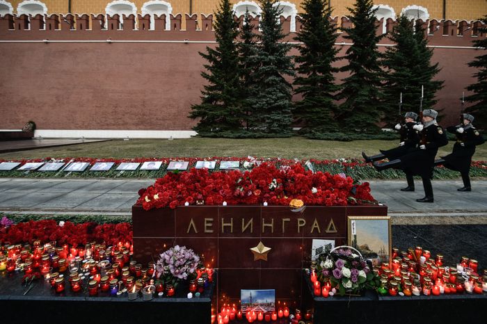 Траурный митинг памяти 11 жертв теракта в Санкт-Петербурге
