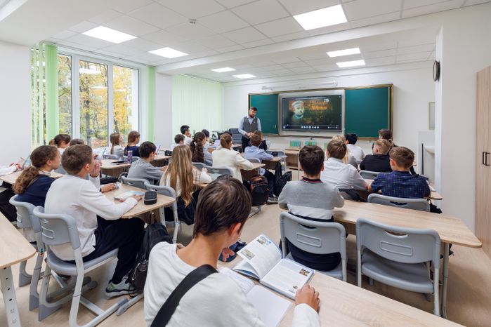 Урок истории в средней школе №13 в Королеве после капитального ремонта