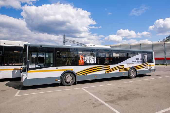 Брендированный автобус к 80-летию Победы в Великой Отечественной войне в Подмосковье