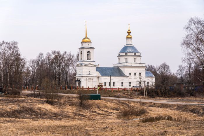 Мемориал погибшим землякам в период Великой Отечественной войны в селе Белая Колпь округа Шаховская