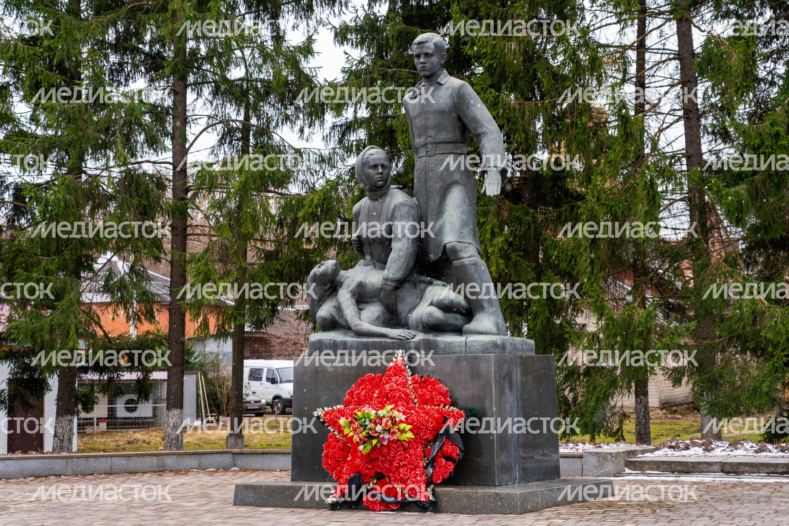 Памятник юным героям-партизанам в селе Осташево Волоколамского округа Памятник юным героям-партизанам в селе Осташево Волоколамского округа