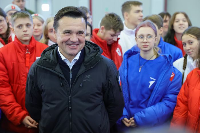 Андрей Воробьев навестил пилотажные группы на авиабазе в Кубинке