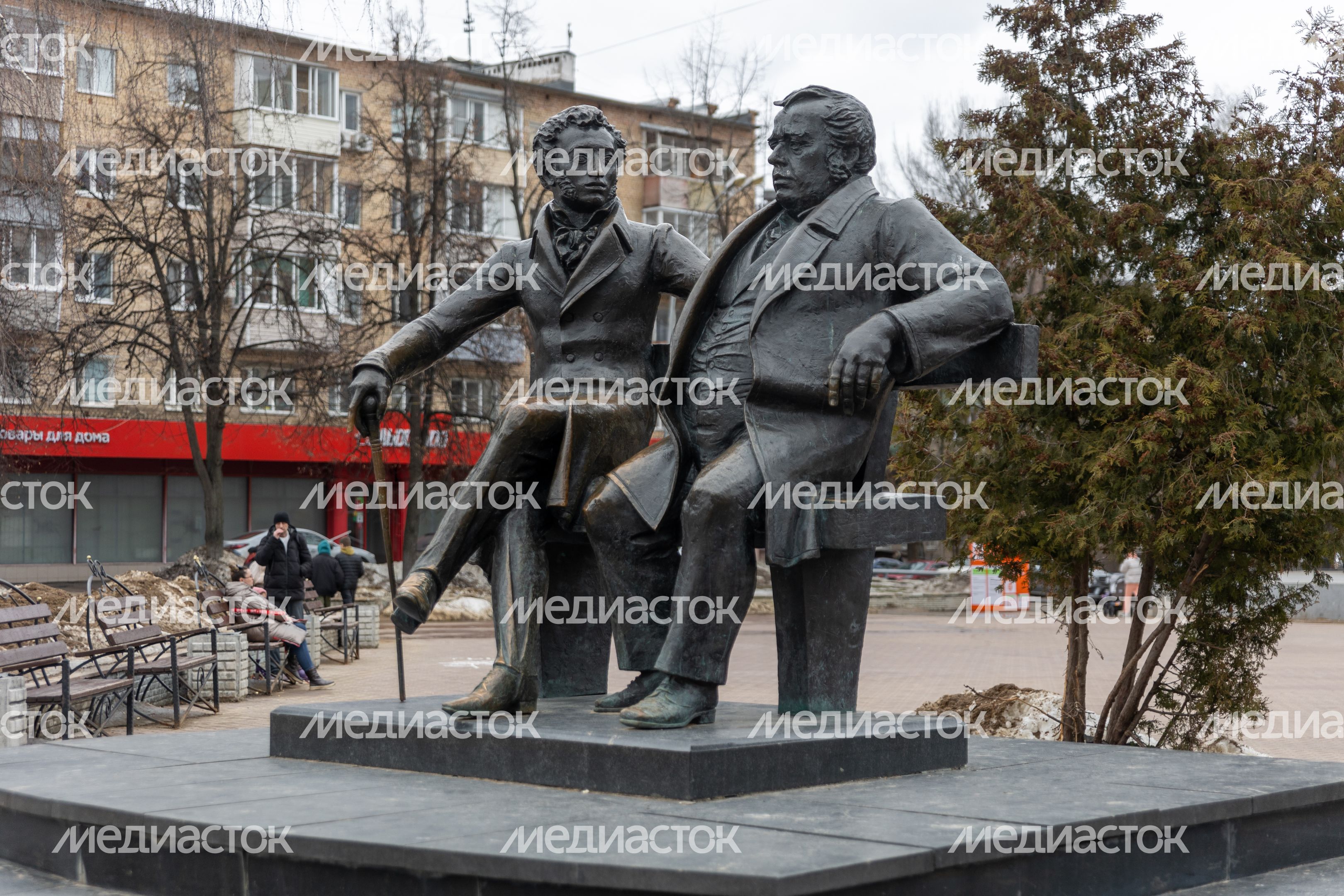 Памятник Пушкину и Крылову Памятник Пушкину и Крылову