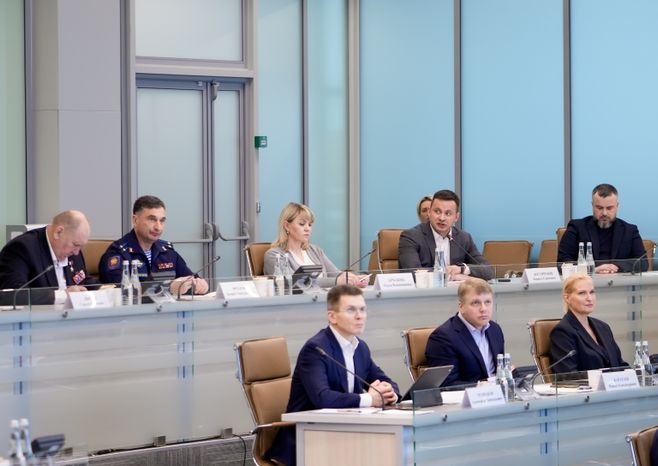 На совещании с губернатором главной темой стала поддержка защитников Родины и их близких