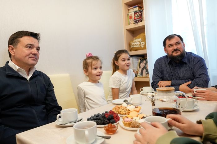 Андрей Воробьев навестил семью погибшего на СВО бойца