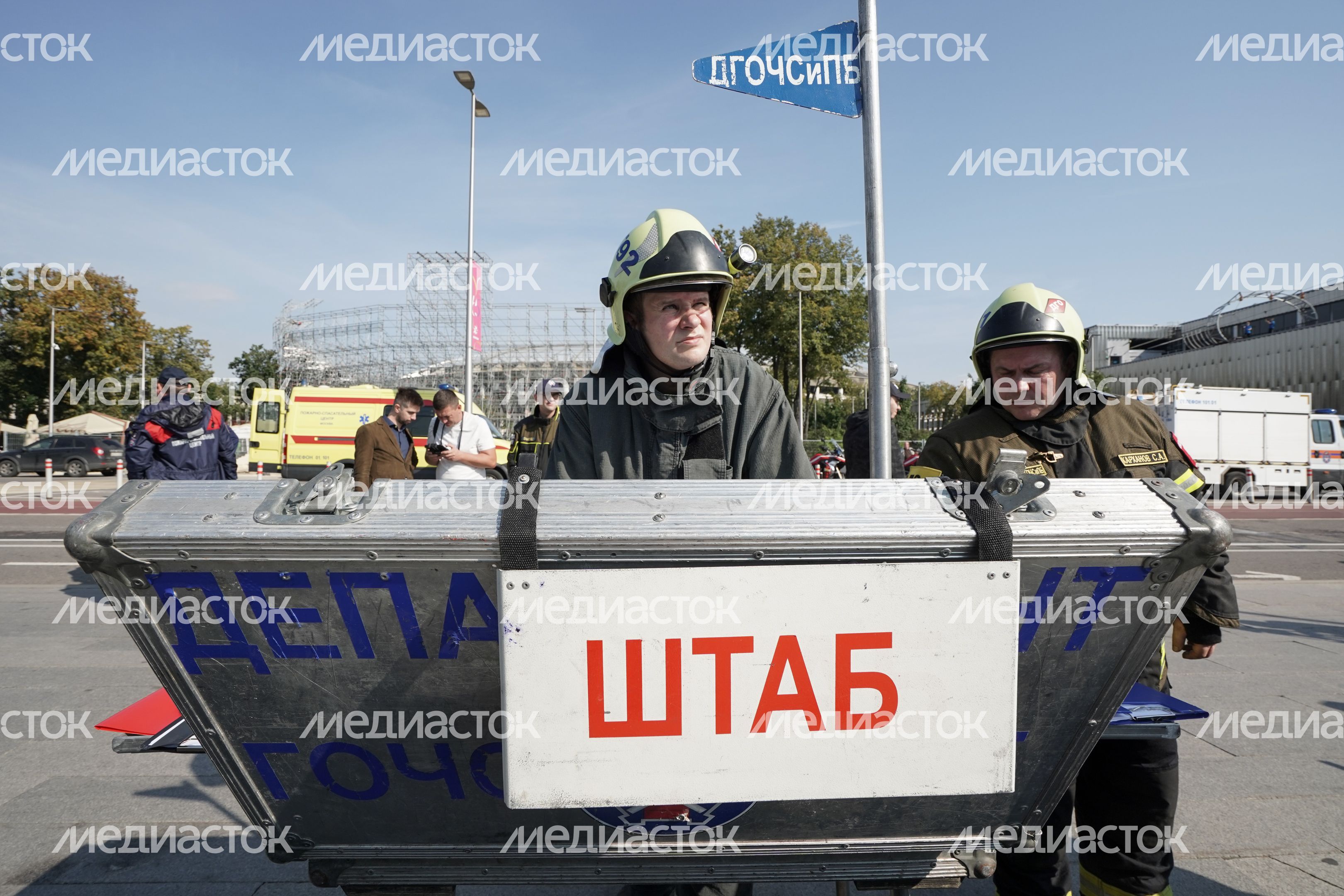 Учения спасателей на канатной дороге на Воробьевых горах