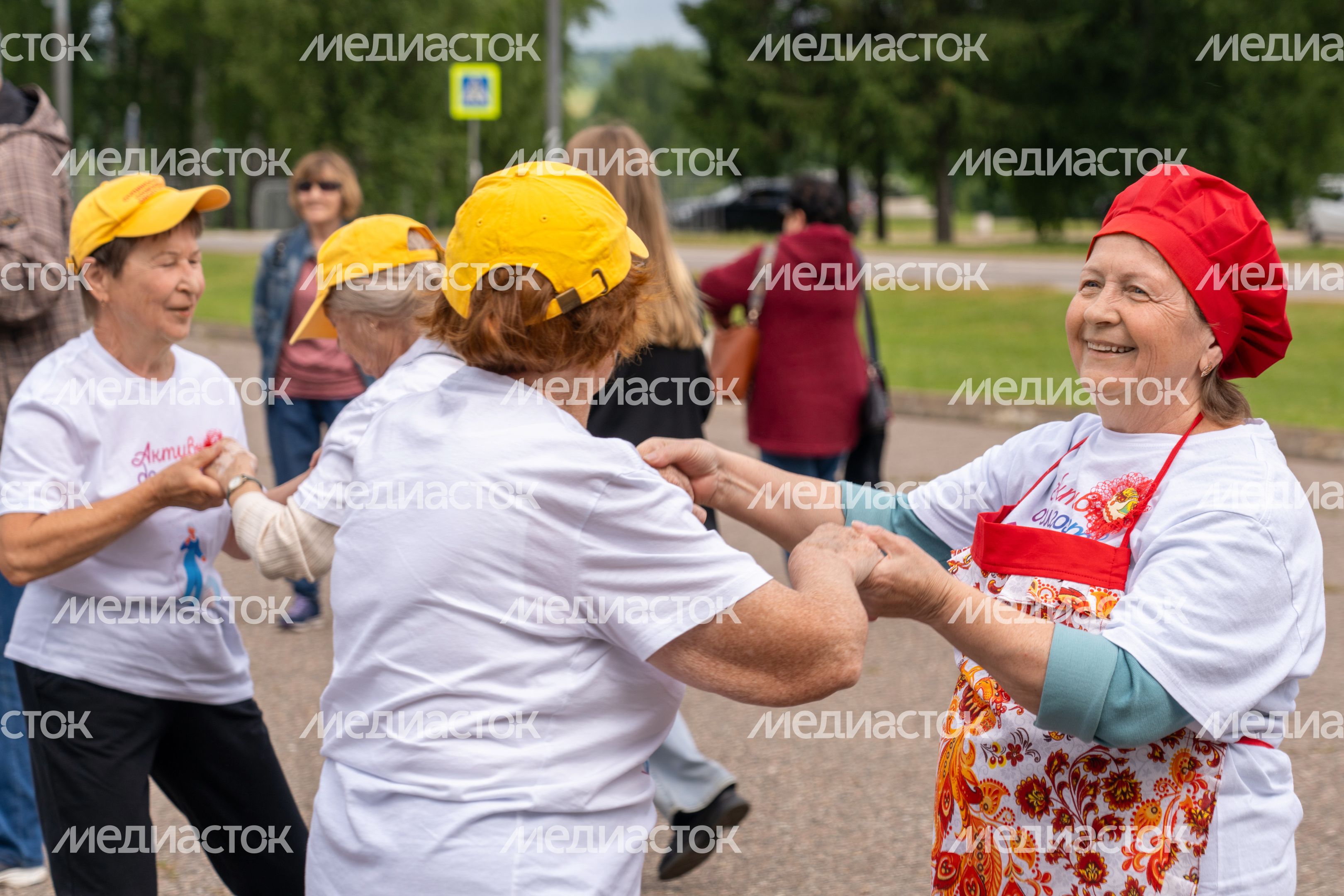 Развлекательная программа для гостей гастрономического фестиваля «Каша из топора на полях Бородина» на Бородинском поле