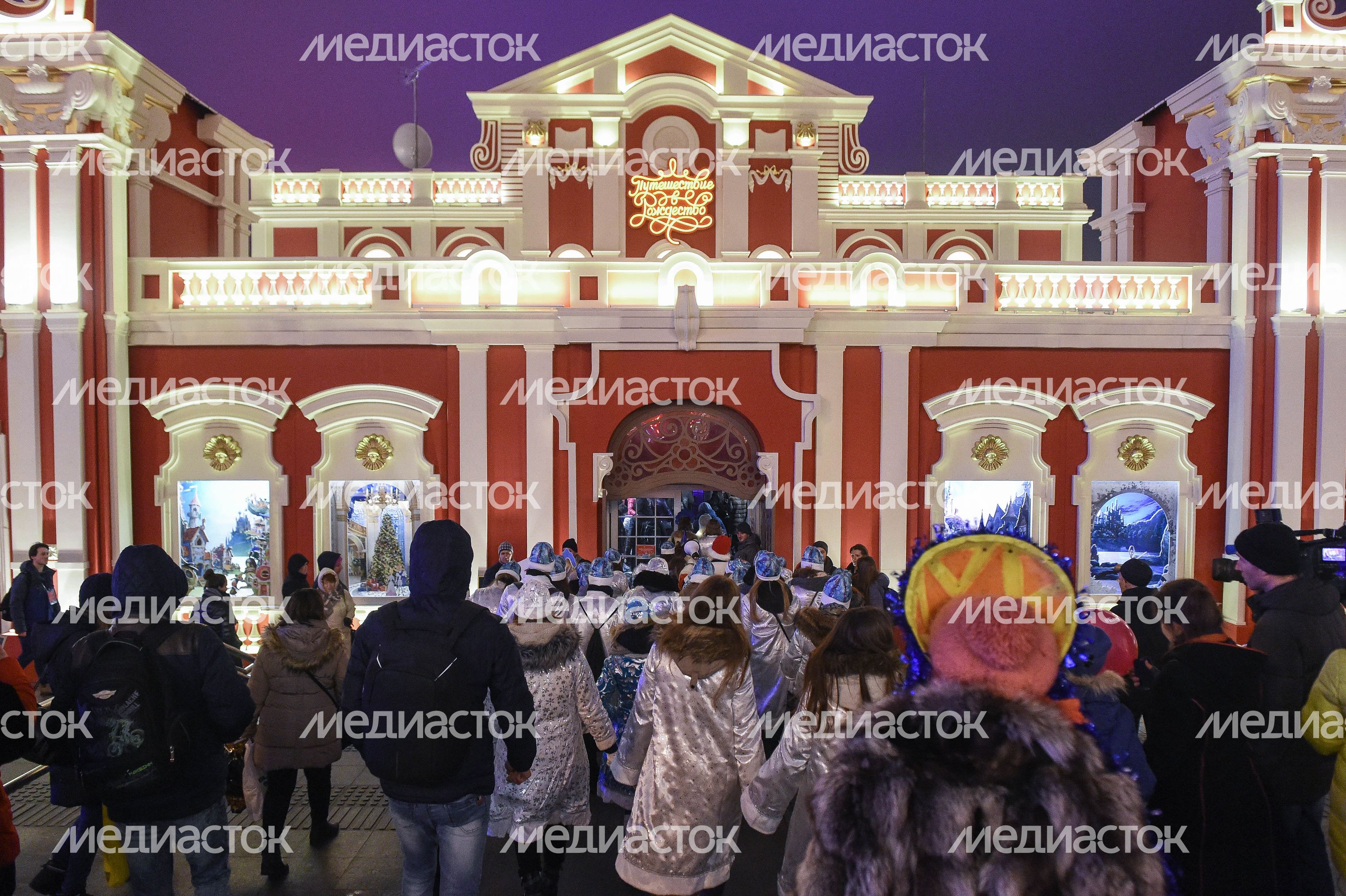 Парад Снегурочек в Москве