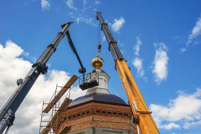 Водружение креста на Борисоглебскую церковь в Рузе
