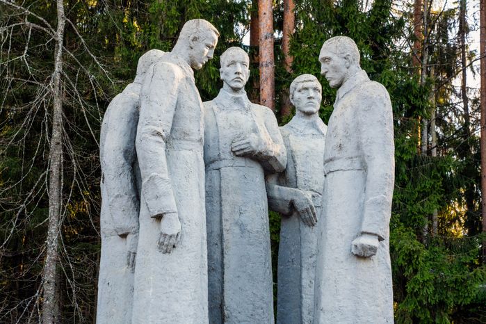 Братская могила военных дорожников, погибших в 1942 году, в Можайском округе