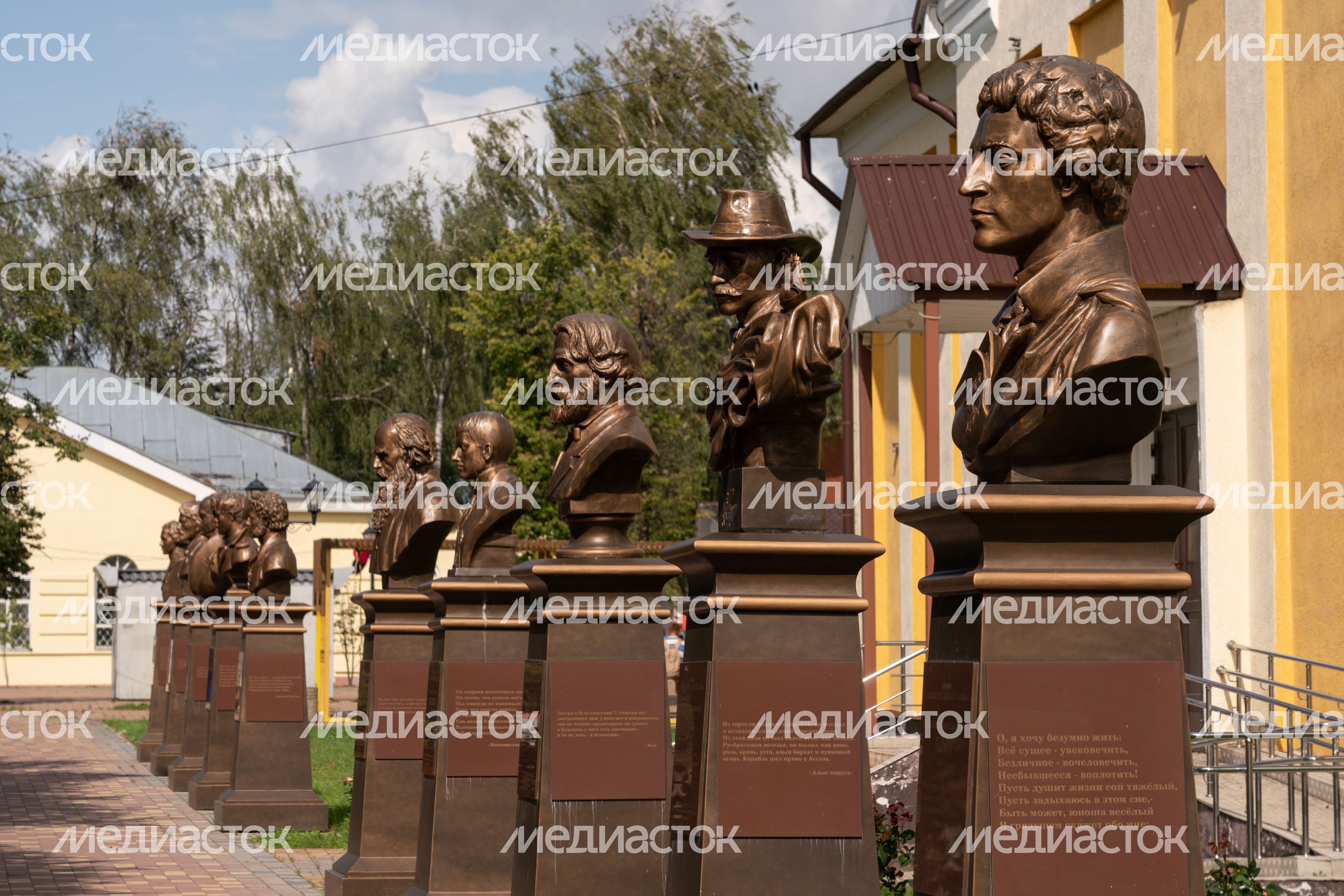 Лотошино. «Аллея русской литературы» Лотошино. «Аллея русской литературы»