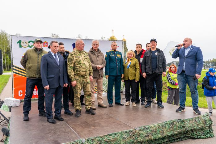 Торжественная высадка масштабного геоглифа к 80-летию Победы