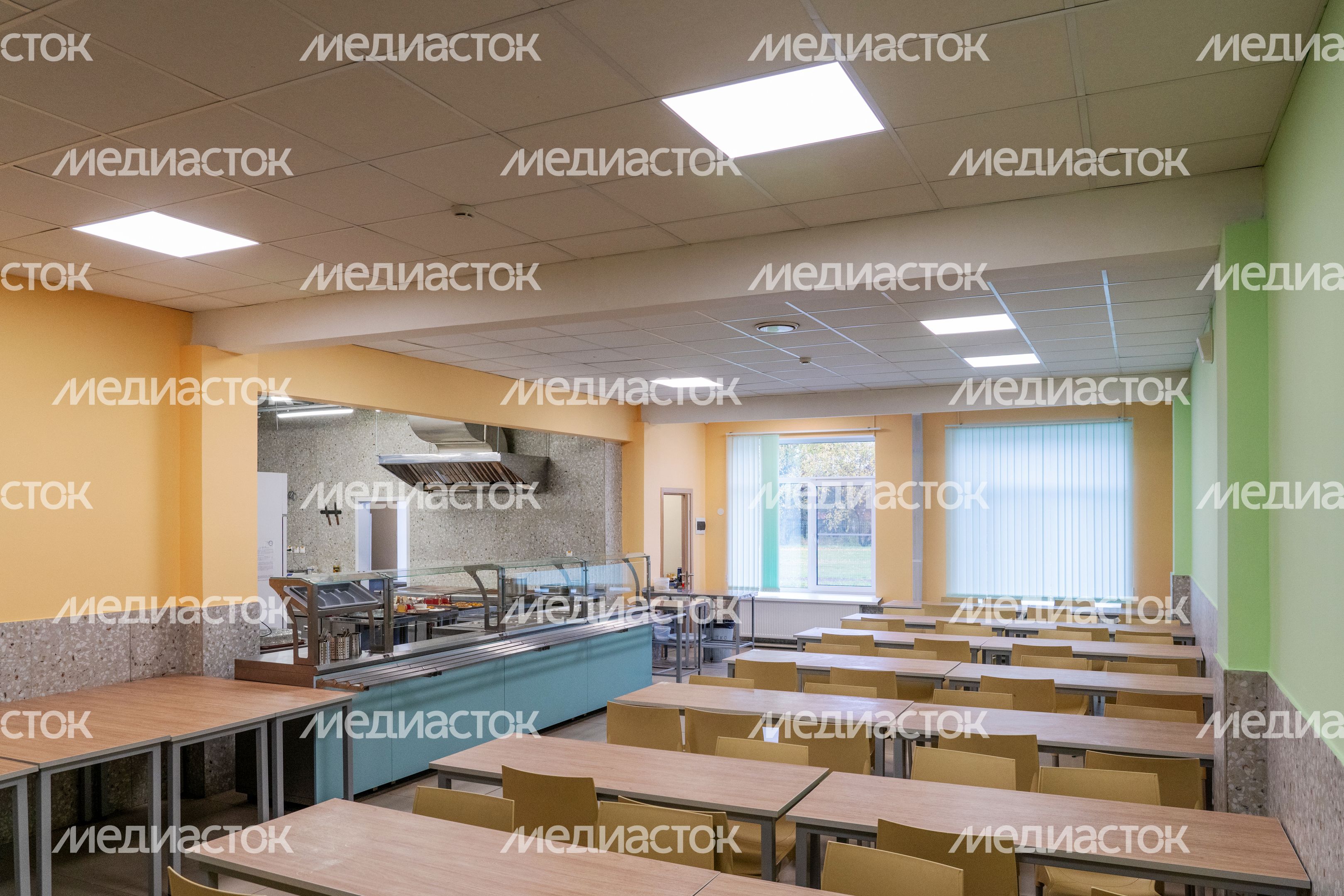 Столовая в школе образовательного центра «Созвездие» с отделением медицинской реабилитации в селе Ангелово округа Красногорск Столовая в школе образовательного центра «Созвездие» с отделением медицинской реабилитации в селе Ангелово округа Красногорск