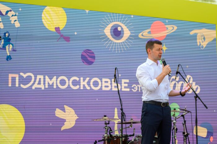 Глава Балашихи Сергей Юров приветствовал гостей и жителей округа на празднике Дня молодежи в Пестовском парке