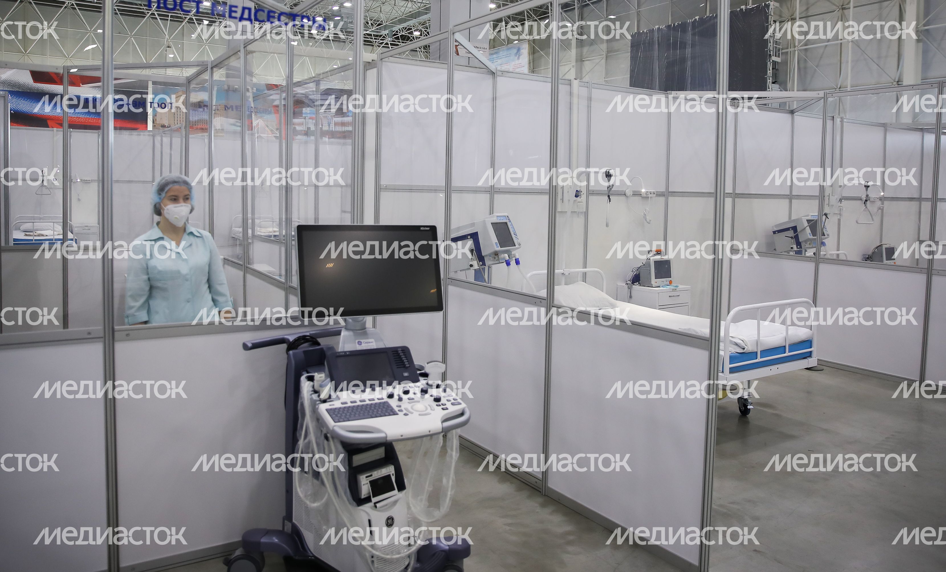Проверка губернатором Подмосковья готовности к открытию временного инфекционного центра, развернутого на базе конгрессно-выставочного центра «Патриот»