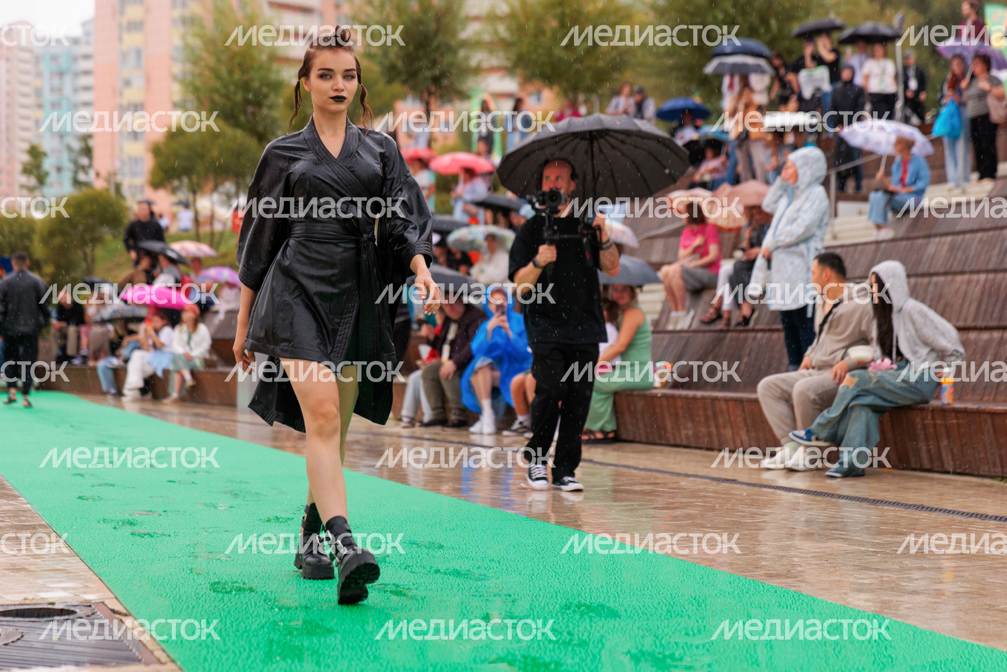 Модный показ от подмосковных дизайнеров на Московском областном форуме «100% креатив» в Красногорске Модный показ от подмосковных дизайнеров на Московском областном форуме «100% креатив» в Красногорске
