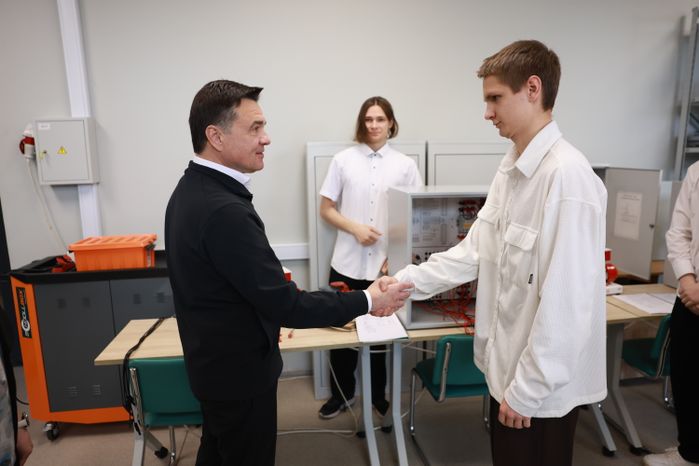Андрей Воробьев пообщался со студентами и преподавателями Щелковского колледжа