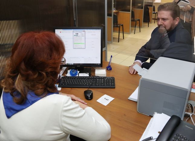 Глава Каширского района Д. Бобров посетил МФЦ в Кашире
